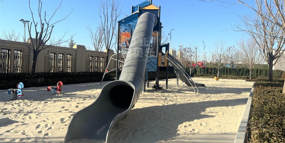 小区儿童滑滑梯.jpg